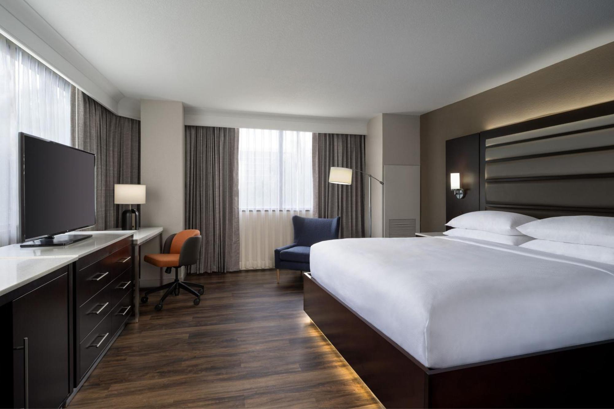 Delta Hotels By Marriott Jacksonville Deerwood Bagian luar foto